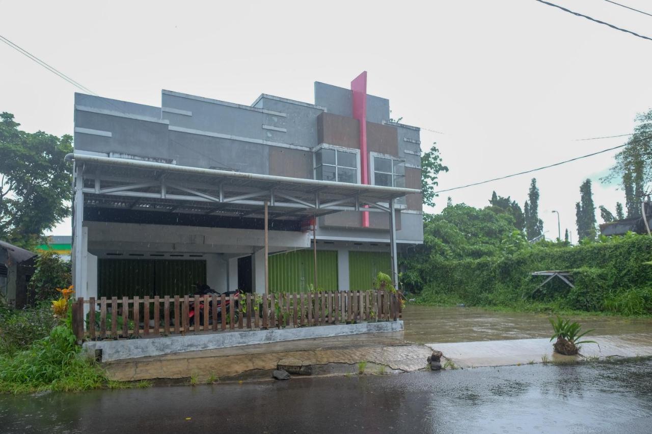 Oyo 1064 Airport 2* Manado