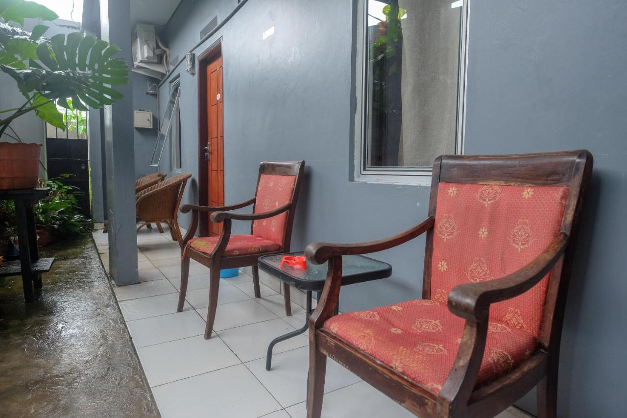 Hotel Oyo 1064 Airport 2*